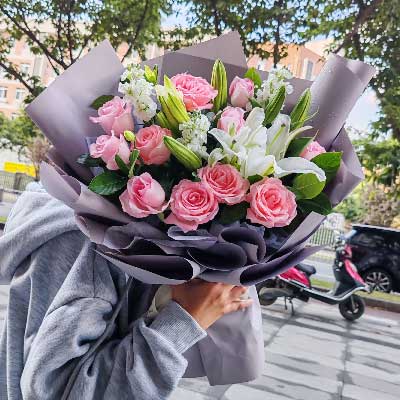 齐齐哈尔11朵戴安娜粉玫瑰百合，与你一起追逐梦想