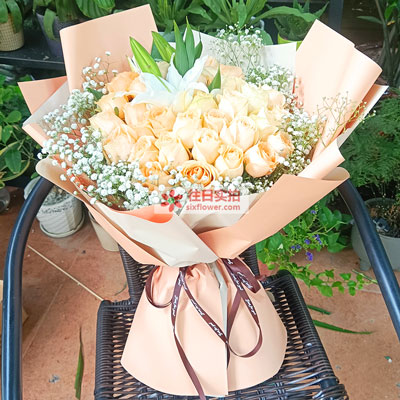 齐齐哈尔33朵香槟玫瑰百合，心里永远是你
